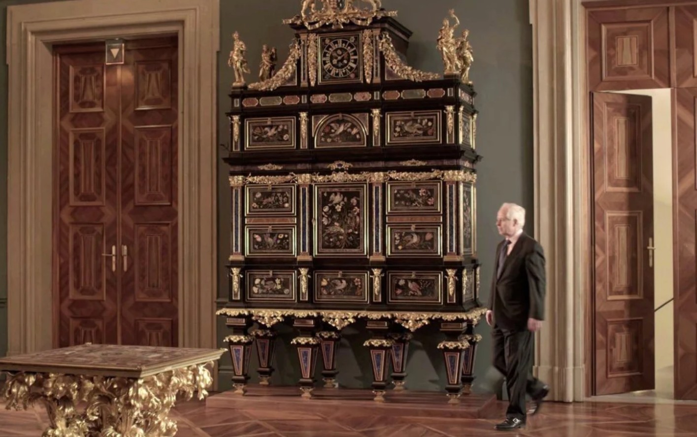 Badminton Cabinet